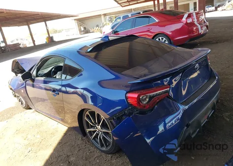 2017 Toyota 86 z USA, uszkodzony, nr VIN JF1ZNAA11H9706848